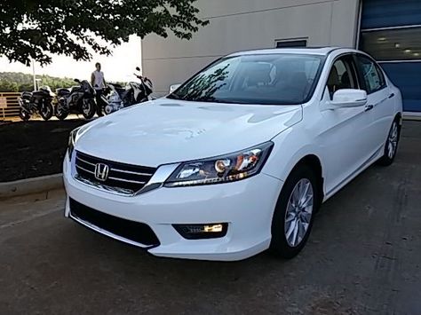 White Honda Accord, Teen Cars, Honda Accord 2015, Honda Accord 2016, B13 Nissan, White Cars, Car For Teens, Range Rovers, Honda Civic Hatchback