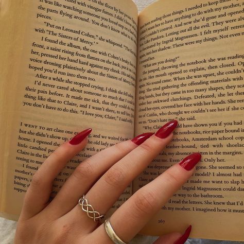 red nails Vintage Red Nails Aesthetic, Vintage Red Nails, Cherry Aesthetics, Euphoria Nails, Reading Aesthetic, Vintage Nails, Playing Piano, Pretty Hands, Nail Inspiration