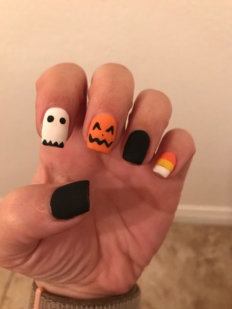 Halloween Easy Nails Short, Nail Inspo Halloween Short, Short Nail Ideas For Halloween, Holloween Nails Acrylic Short Simple, Halloween Nail Designs Kids, Cute Simple Halloween Nails Short, Cute And Simple Halloween Nails, Easy Spooky Nail Art, Halloween Nail Art Easy Simple