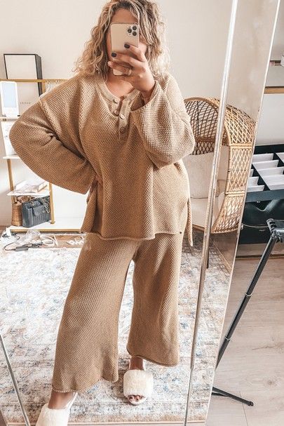 Matching Lounge Set Plus Size, Winter Lounge Wear Around The House, Long Sleeve Loungewear Sets, Casual Home Outfits Summer, House Wear Outfits, House Clothes Comfy, Lounge Outfit Plus Size, Matching Lounge Set Outfit, Plus Size Lounge Wear Outfit