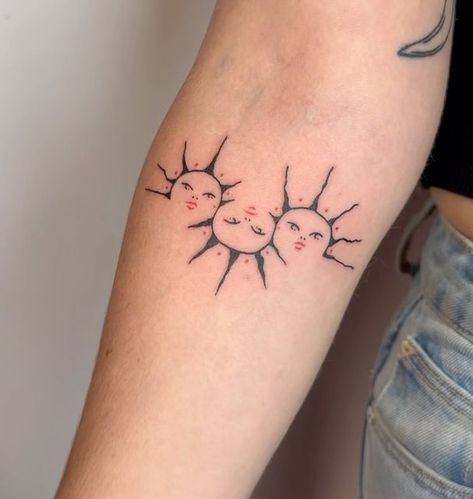 anna on Instagram: "sunrise sunset 🌅 thanks for coming to get this 🫶 #uktattoo #londontattoo #brightontattoo #tattooideas" Cute Tattoo Aesthetic, Arm Small Tattoo, Sun Above Knee Tattoo, Filled In Tattoos, Fabric Tattoo, Cool Eye Tattoos, Tree And Sun Tattoo, Simply Tattoo Ideas, Sun Detailed Tattoo