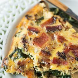 Crustless Bacon, Spinach, and Mushroom Quiche will be the star at your next brunch! Oven Omelette, Spinach And Mushroom Quiche, Bacon Oven, Snacks Diy, Bacon Mushroom, Spinach And Mushroom, Mushroom Quiche, Easy Foods, Counting Carbs