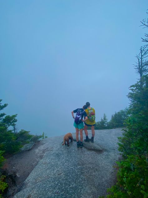 Hiking With Friends Aesthetic, Granola Friends Aesthetic, Camping With Dog Aesthetic, Dog Hiking Aesthetic, Hiking List, Hiking With Dogs Aesthetic, Granola Life, Can Life, Adventure Aesthetic