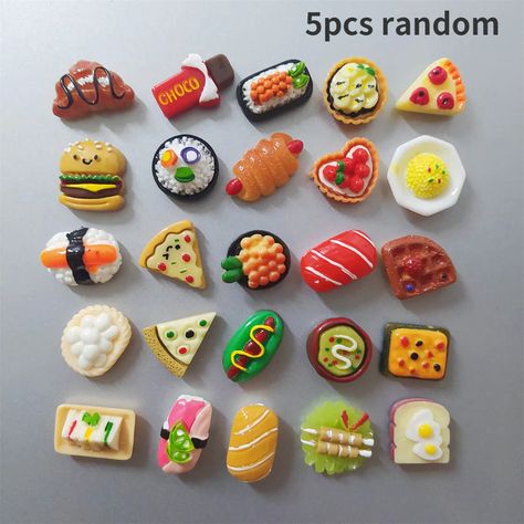 Food Magnets Clay, Clay Food Magnets, Clay Fridge Magnets Diy, Diy Fridge Magnets, Food Magnets, Diy Resin Accessories, Sushi Pizza, Polymer Clay Magnet, Diy Magnets