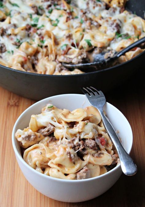 One Pot Tortellini and Ground Beef Casserole - Foody Schmoody Blog Tortellini And Ground Beef, One Pot Tortellini, Resep Pasta, Recipes With Ground Beef, Beef Ground, Tortellini Recipes, Ground Beef Dishes, Beef Casserole Recipes, Ground Beef Casserole