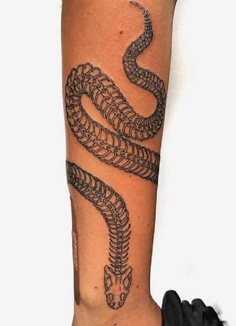 15 Snake Skeleton Tattoo Designs & Ideas