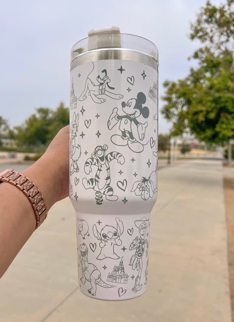 Trendy Water Bottles, Cute Water Bottles, 40 Oz Tumbler, Cute Cups, Stainless Steel Straws, Mickey Mouse And Friends, Tumbler Gift, Cup With Straw, Stanley Cup