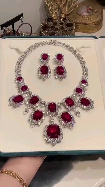 Ruby Jewelry Ring, Necklace Stacks, Ruby Necklace Designs, Ruby Jewelry Necklaces, Beautiful Diamond Necklace, Bridal Jewellery Inspiration, Ruby And Diamond Necklace, Neck Pieces Jewelry, Fancy Jewelry Necklace