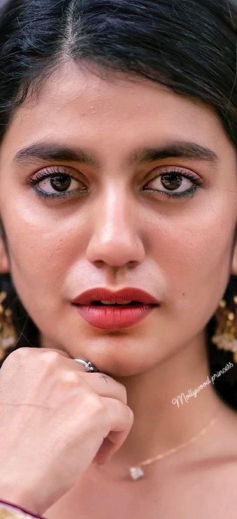 Priya Prakash Varrier Hot, Priya Warrier, Priya Varrier, Priya Prakash Varrier, Priya Prakash, Oily Face, Bipasha Basu, Adah Sharma, Actress Without Makeup