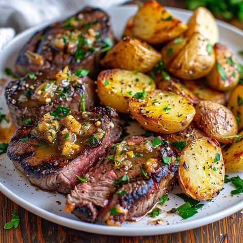 Steak Wedding Dinner, Steak And Potatoes, Food Babe, Healthy Food Dishes, Healthy Food Motivation, Steak Dinner, Food Goals, Wedding Dinner, Food Obsession