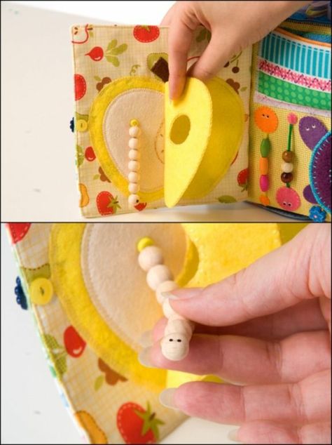 Quiet Book Apfel mit Wurm Spielbuch Quiet Book Ideas, Quilt Book, Diy Quiet Books, Baby Quiet Book, Quiet Book Patterns, Quiet Activities, Sensory Book, Felt Books, Felt Quiet Books