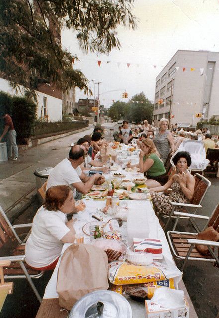 Brooklyn 1970's - Photos by Anthony Catalano 1970s Party Aesthetic, New York Block Party, Block Party Aesthetic, 80s Picnic, Block Party Ideas, Summer Block Party, Neighborhood Block Party, Urban Office, Senior Season