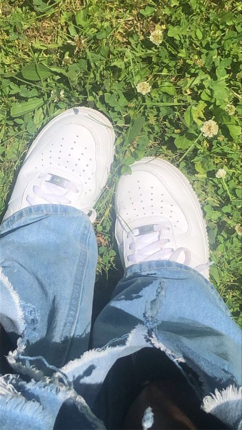 indiekid aesthetic air force ones picture Air Forces Aesthetic, Aesthetic Shoes Photo, Air Force 1 Aesthetic, Indiekid Aesthetic, White Air Force 1, White Air Forces, Air Forces, Shoes Photo, Downtown Girl