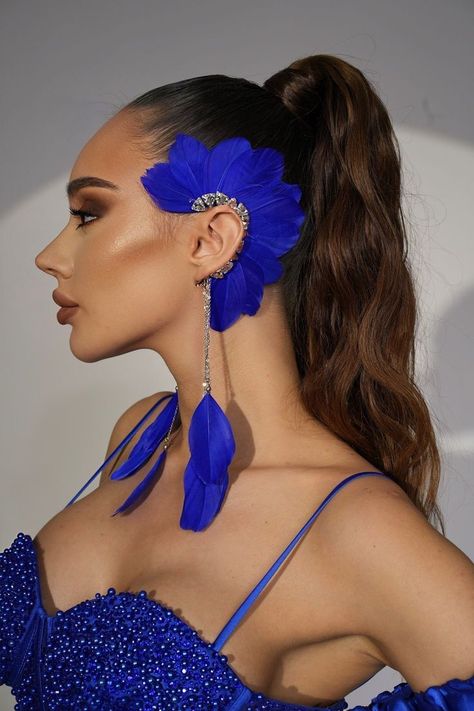 Boho Theme Party, Mode Coachella, Feather Ear Cuff, Rave Costume, Blue Costume, Fairy Ears, Carnival Makeup, Blue Costumes, Rave Costumes