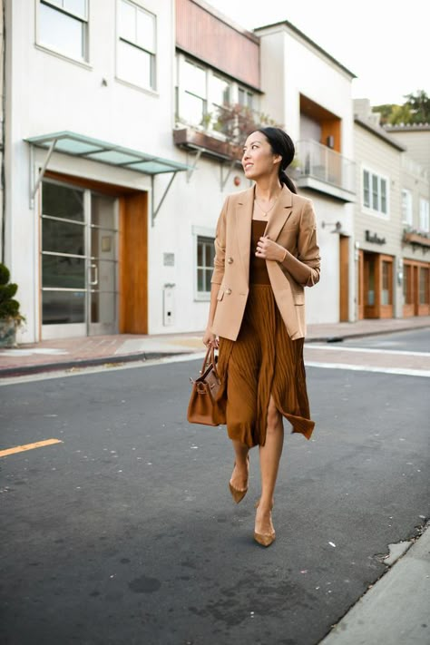 Tan Dress Outfit, Brown Dress Outfit, Outfit Kantor, Brown Blazer Outfit, Autumn Deep, Blazer Outfits For Women, Winter Typ, Tan Blazer, Blazer Outfit