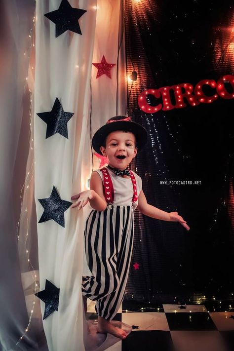 Circus Theme Photoshoot, Circus Costume Ideas, Circus Costume Kids, Vintage Circus Costume, Office Party Outfits, Ringmaster Costume, Rainbow Themed Birthday Party, Circus Outfits, Baby Cosplay