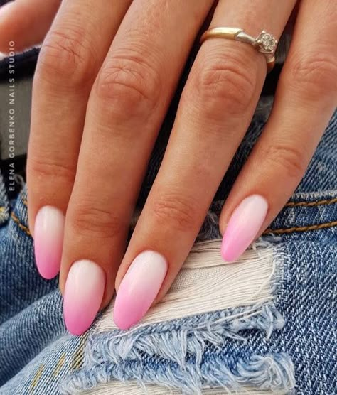 Pink ombre nails including white and pink ombre nails, pink ombre acrylic nails, and pink ombre nail designs Unghie Sfumate, Ombre Manicure, Nails Ombre, Pink Ombre Nails, Ombre Pink, Glitter Art, Thanksgiving Nails, Trendy Nail Design, Pink Nail