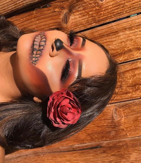 🌹Ꮲɪɴᴛᴇʀᴇsᴛ|@sɴᴇᴀᴋᴇʀ ʙᴀᴇ Skull Candy Makeup, Candy Skull Makeup, Catrina Costume, Candy Makeup, Halloween Queen, Halloween Inspo, Halloween Face, Face Makeup, Sleep Eye Mask