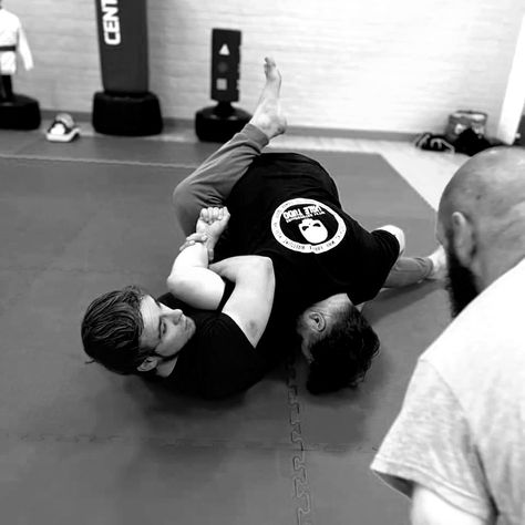 The kimura shoulder lock submission Mixed Martial Arts, Martial Arts, Coaching