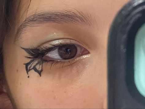 #makeuptutorial #makeup #fairy #fairymakeup #eyeliner Fairy Wings Makeup, Cottagecore Eyeliner, Fairy Wing Makeup, Strawberry Eyeliner, Fairy Wing Tutorial, Fairy Wing Eyeliner, Butterfly Eyeliner, Fairy Eyeliner, Creative Eyeliner