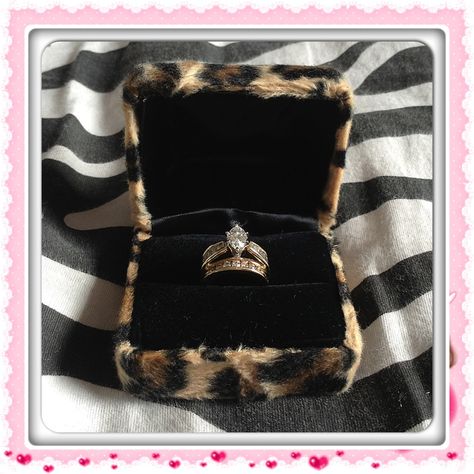 Cheetah wedding ring box! This must happen ! I may have to ask my future husband to do this Cheetah Wedding Theme, Cheetah Wedding, Cheetah Print Wedding, Leopard Print Wedding, Leopard Wedding, Zoo Wedding, Madison Wedding, Wedding Ring Box, Put A Ring On It