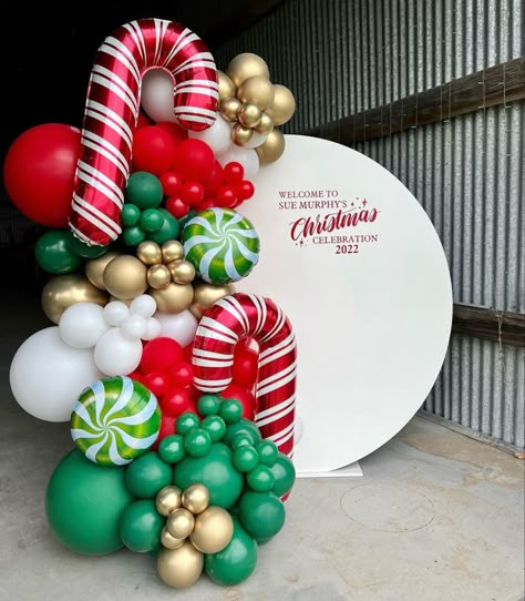 Corporate Christmas Decor, Holiball Decorating Ideas, Company Christmas Party Decorations, Christmas Event Ideas, Christmas Balloon Arch, Corporate Party Decorations, Christmas Party Friends, Christmas Party Backdrop, Christmas Palette