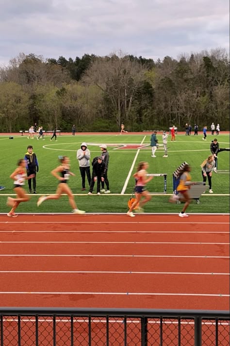 College runners in different uniforms racing on a track in this blurry photo Vision Board Track And Field, Kids Track And Field, Track High School, Track Running Aesthetic, Track Aesthetic Running, Track Runner Aesthetic, Running Track Aesthetic, College Athlete Aesthetic, Highschool Track