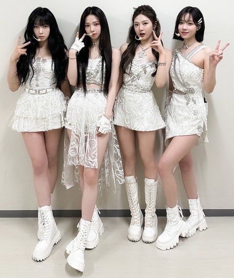 K Pop Girls Outfits, Aespa White Outfit, White Performance Outfit, White Kpop Outfit, White Dress Kpop Idol, White Stage Outfits Kpop Ideas, Kpop White Outfit Stage, Aespa Stage Outfits Dreams Come True, Winter And Ningning