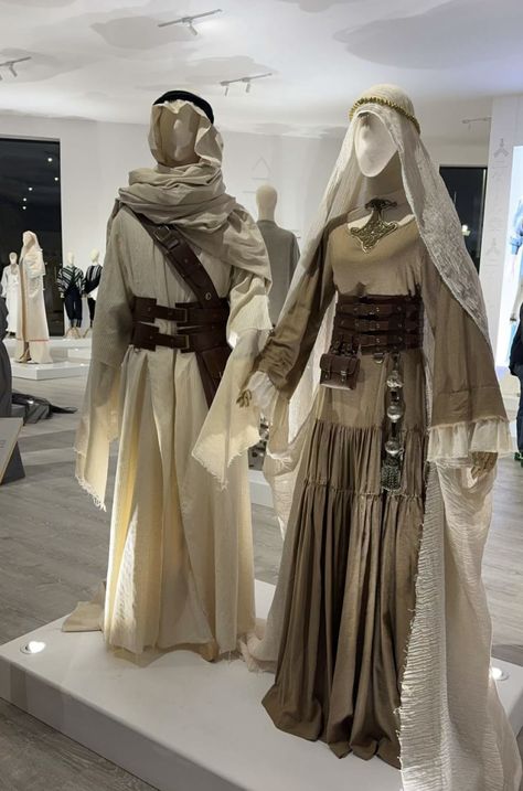 Arab Inspired Fashion, Arabian Inspired Outfit, Muslim Clothes For Women, Ancient Arabian Clothing, Saudi Arabia Outfit, North African Fashion, Saudi Outfit, Lebanese Clothing, Middle East Fashion