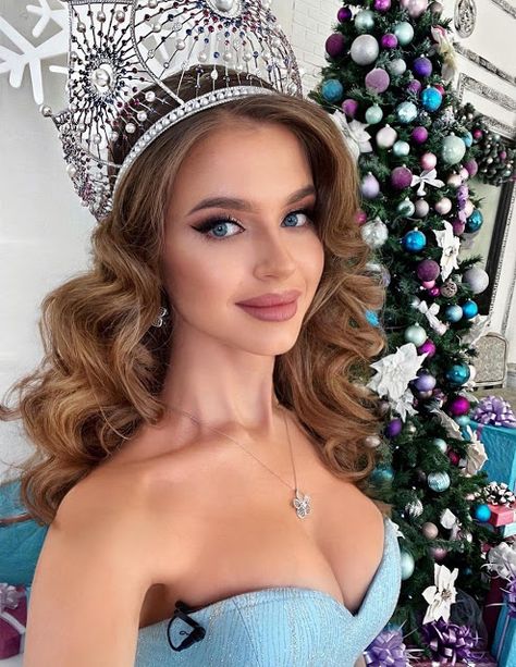 Miss Universe Russia 2020 Alina Sanko says 'please forgive me' Miss Universe Usa, Liquid Cat, Natural Dramatic, Eyeshadow Matte, Wedding Eyes, Arabic Makeup, Rose Gold Makeup, Fill In Brows, Gold Makeup