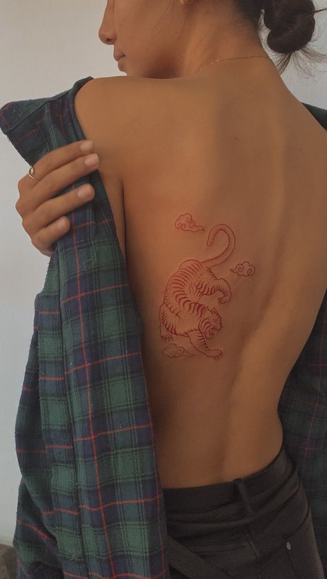 Red Tiger Tattoo On Back, Tiger Tattoo Back Woman, Back Tattoo Women Tiger, Red Tiger Tattoo, Tiger Back Tattoo, Grandpa Tattoo, Feminine Back Tattoos, Tiny Tats, Planet Tattoos