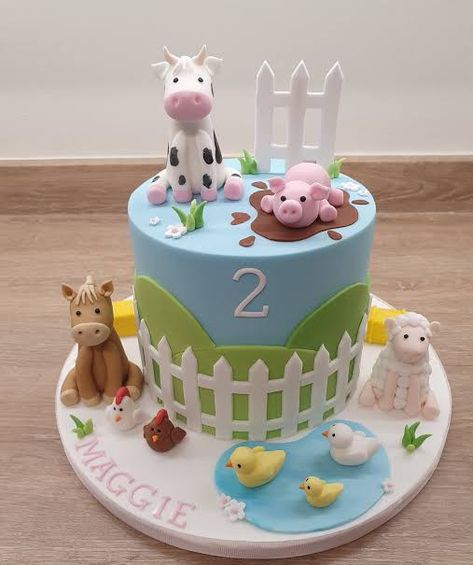 Farm 2nd Birthday Cake, Farm Theme Cake 2nd Birthday, Easy Farm Cake, Barn Cakes For Kids, Birthday Cake Farm Animals, Cake With Farm Animals, 2nd Birthday Cake Farm Animals, Barn Cake, Farm Theme Birthday