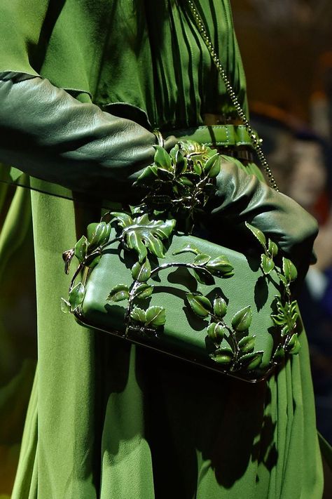 Yennefer Of Vengerberg, Elie Saab Fall, Green Purse, Simple Green, Green Life, Best Bags, Green Aesthetic, Elie Saab, Go Green