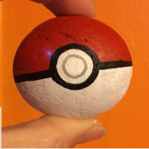 Pokemon Rock Painting Pokemon, Rock Painting Ideas Pokemon, Anime Painted Rocks, Rock Paintings Easy, Pokemon Stones, Painted River Rocks, Diy Rock Art, Stone Art Painting, Painted Rocks Kids