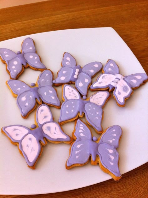 Pink And Purple Butterfly Birthday Party, Sweet 16 Cookies Purple, 18th Birthday Butterfly Theme, Lilac Butterfly Birthday Party Ideas, Lilac Birthday Theme, Purple Butterfly Theme Party, Lilac Decorations Party, Lilac Birthday Decorations, Lilac Party Decorations