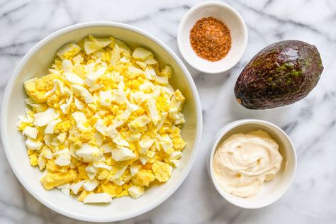 Classic Egg Salad Recipe, Avocado Egg Salad, High Protein Dinner, Lunch Inspiration, Egg Salad Recipe, Whole Grain Bread, Egg Salad, Avocado Egg, Easy Lunches