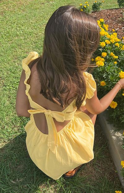 Yellow Summer Dress Aesthetic, Yellow Sundress Aesthetic, Yellow Mini Dress Outfit, Yellow Aesthetic Dress, Yellow Sundress Outfit, Summer Dresses Yellow, Yellow Dress Aesthetic, Yellow Outfit Aesthetic, Yellow Beach Dress