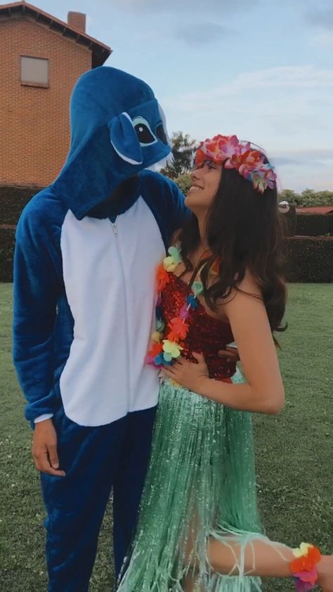 Cute Dynamic Duo Costumes Couples, Lilo And Stitch Couple Costume, Lilo And Stitch Costume Couple, Duo Costumes Boy And Girl, Couple Fancy Dress, Stitch Costumes, Couples Fancy Dress, Dynamic Duo Costumes, Pajamas Couple