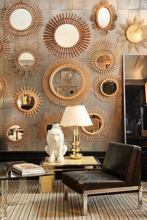 Lorenzo Castillo's Madrid Showroom Mirror Design Wall, Living Room Mirrors, Design Del Prodotto, Decoration Inspiration, A Living Room, Mirror Designs, Design Case, Home Fashion, Mirror Wall Decor