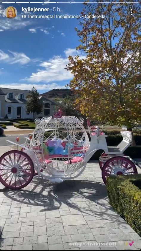 Disney Princess Carriage, Luxury Baby Room, Kily Jenner, Kylie Travis, Kylie Jenner Look, Girls Birthday Party Decorations, Princess Carriage, Kylie J, Future Photos