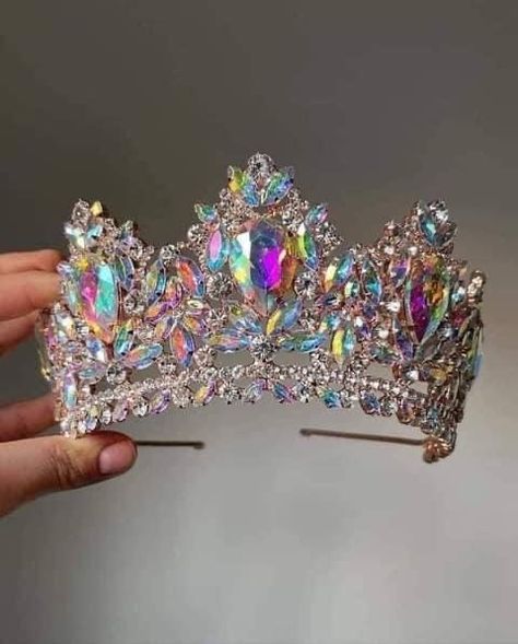 Fantasy Crown Queens, Crown Pics, Crown Pictures, Fantasy Crown, Quinceanera Crown, Crown Images, Snow White Disney, Girls Crown, Fairytale Fashion