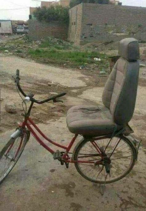 The most comfy bike ever... Cycling Memes, Bicycle Pictures, Velo Vintage, Design Fails, Bike Repair, Car Humor, Funny Fails, Bored Panda, Funny Photos