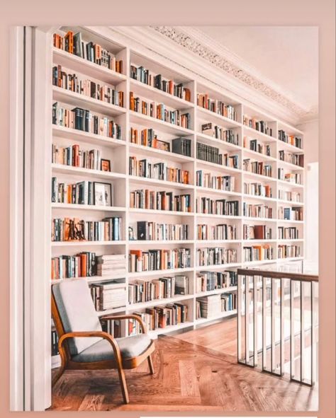 Tiny Library Room, At Home Library, Dream Home Library, Library At Home, Home Library Rooms, Bookshelf Inspiration, Library Inspiration, Home Library Design, Home Libraries