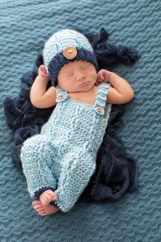 Crochet Outfits for Babies-20 Newborn Crochet Outfits Patterns Crochet Newborn Outfits, Baby Kostüm, Crochet Newborn, Crochet Baby Dress Pattern, Diy Bebe, Crochet Baby Boy, Baby Overalls, Crochet Bebe, Haken Baby