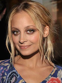 Nicole Richie Hair, Eye Makeup For Brown Eyes, Protruding Eyes, Bronze Smokey Eye, Hazel Eye Makeup, Makeup Smokey, Smokey Eyeshadow, Makeup For Hazel Eyes, Best Makeup Tips