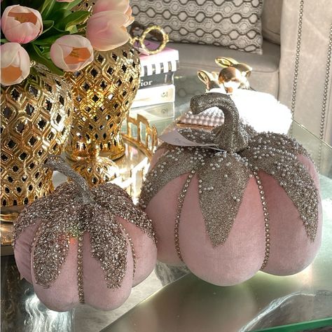 Rachel Zoe Velvet Blush Pink And Rhinestone Pumpkins One Big One Small Nee With Tags Never Been Used. Blush Pink Velvet Pumpkin With Beautiful Glitter, Sequins, & Sparkles On The Top. Pretty In Pink Bling Pumpkin A Show Stopper. Rachel Zoe Velvet Halloween Seasonal Decor ***Please Expect That These Kinds Of Pieces Have Minor Imperfections Such As Pins, Marks, Scratches, Glue, Etc. Beaded Pumpkins, Pink Fall Decor, Glam Fall Decor, Pumpkin Princess, Sequin Pumpkin, Flower Placemats, Halloween Living Room, Pumpkin Display, Glitter Pumpkins