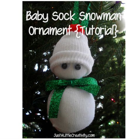 Create these adorable baby sock snowman ornaments with kids this Christmas. Using affordable supplies, these can easily be created in an afternoon. Baby Sock Snowman, Diy Schneemann, Sock Snowman, Diy Christmas Ornaments Easy, Ornament Diy, Sock Crafts, Snowman Ornament, Ornament Tutorial, Sock Animals