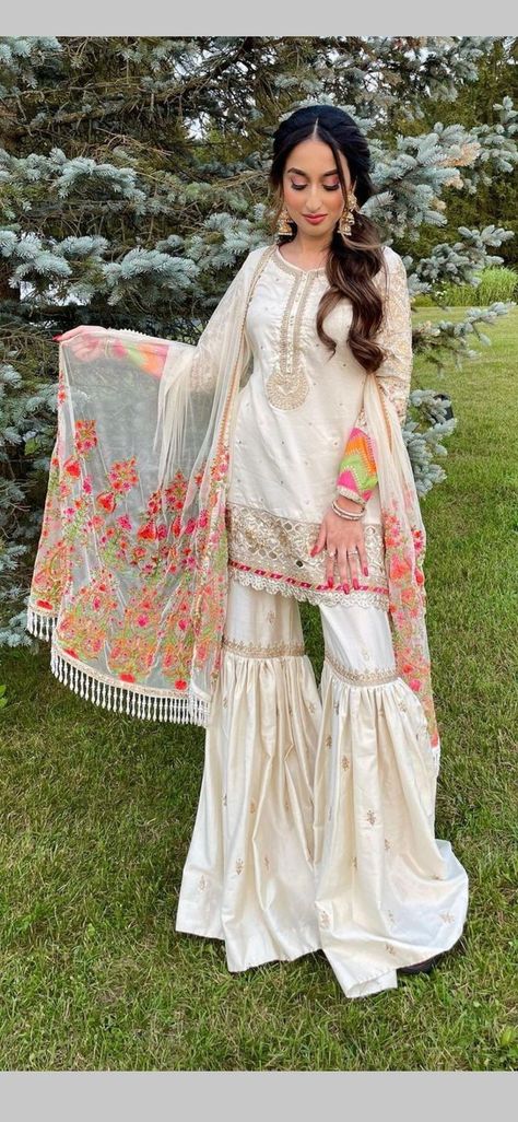 Fancy Suits, Gharara Designs, Pakistan Dress, Casual Frocks, Fancy Suit, Eid Outfits, Pakistani Wedding Outfits, Desi Fashion Casual, Pakistani Fancy Dresses