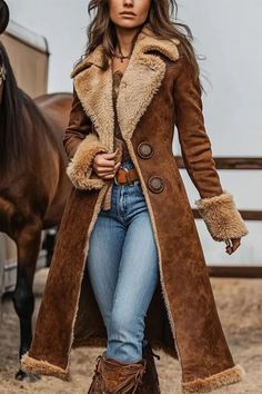 Retro Winter Outfits, Vintage Glamour Aesthetic, Western Jacket Women, Style Long Coat, Western Jackets, Stylish Mom Outfits, Long Fur Coat, Retro Coat, Cool Coats