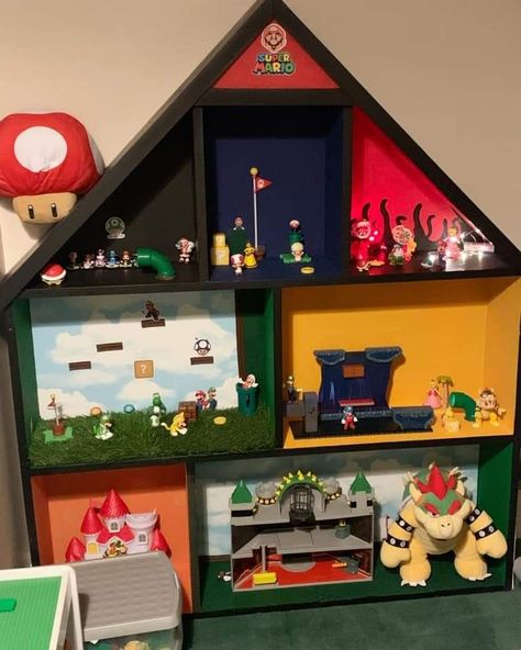 Mario Lego Display, Super Mario Doll House, Mario Dollhouse, Mario Playhouse, Mario House, Play Houses Diy, Lego Station, Doll House For Boys, Mario Lego